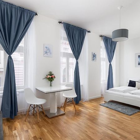 Stay2Gether Blue Vibe Studio - Metro Florenc Прага Экстерьер фото